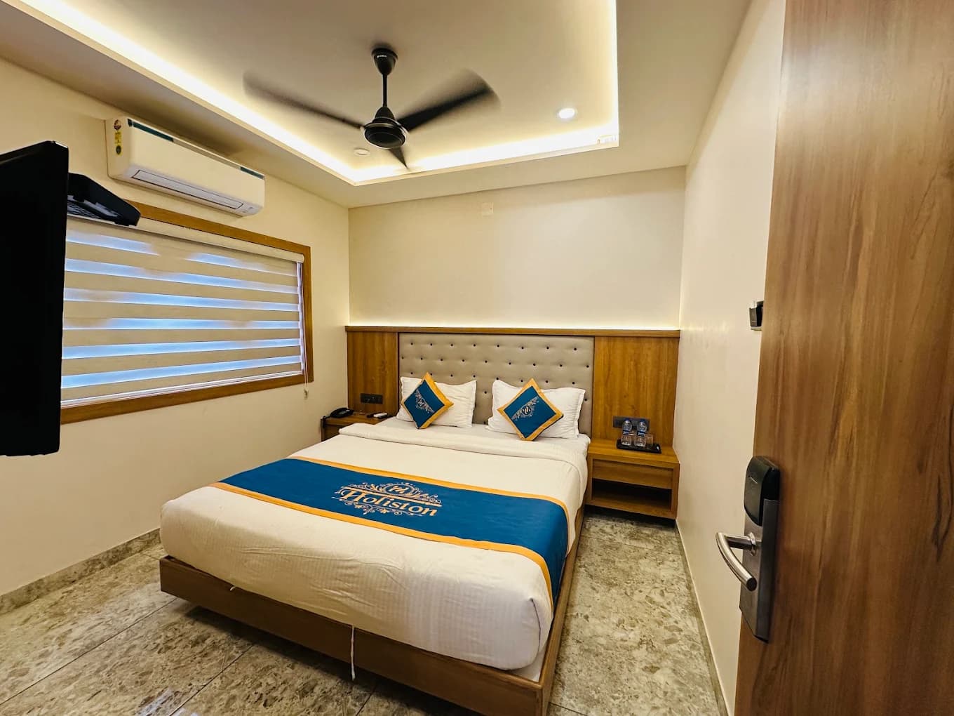 Executive Deluxe Double Bed AC