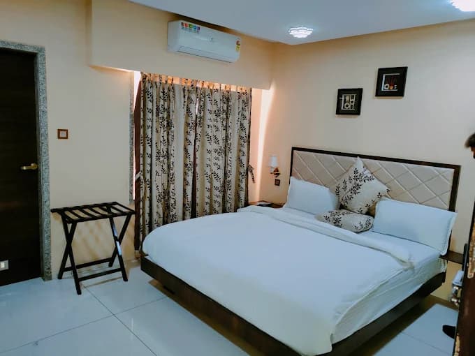 SUPERIOR ROOM