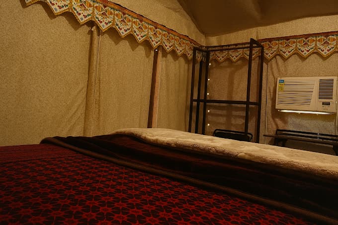 Deluxe tent