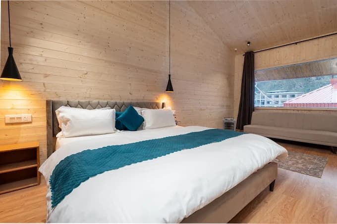 LUXURY PINE