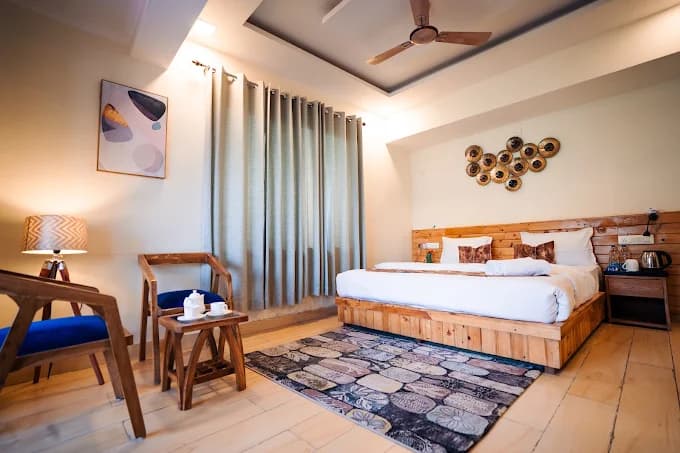 PREMIUM ROOM (With View)