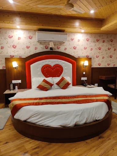 Honeymoon suite