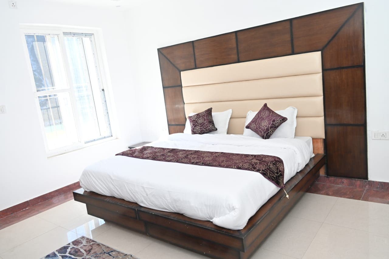 Double Bedded Rooms ( Non AC Room)