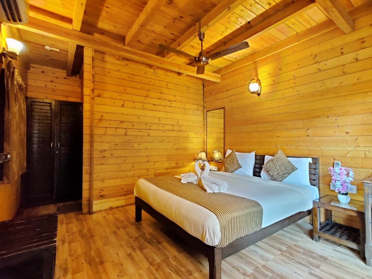 Ac Deluxe Swiss Cottage