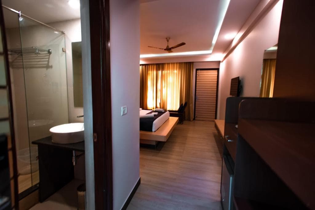 Deluxe garden facing room