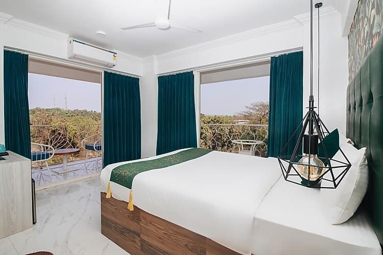 Luxury Room (Pool View)