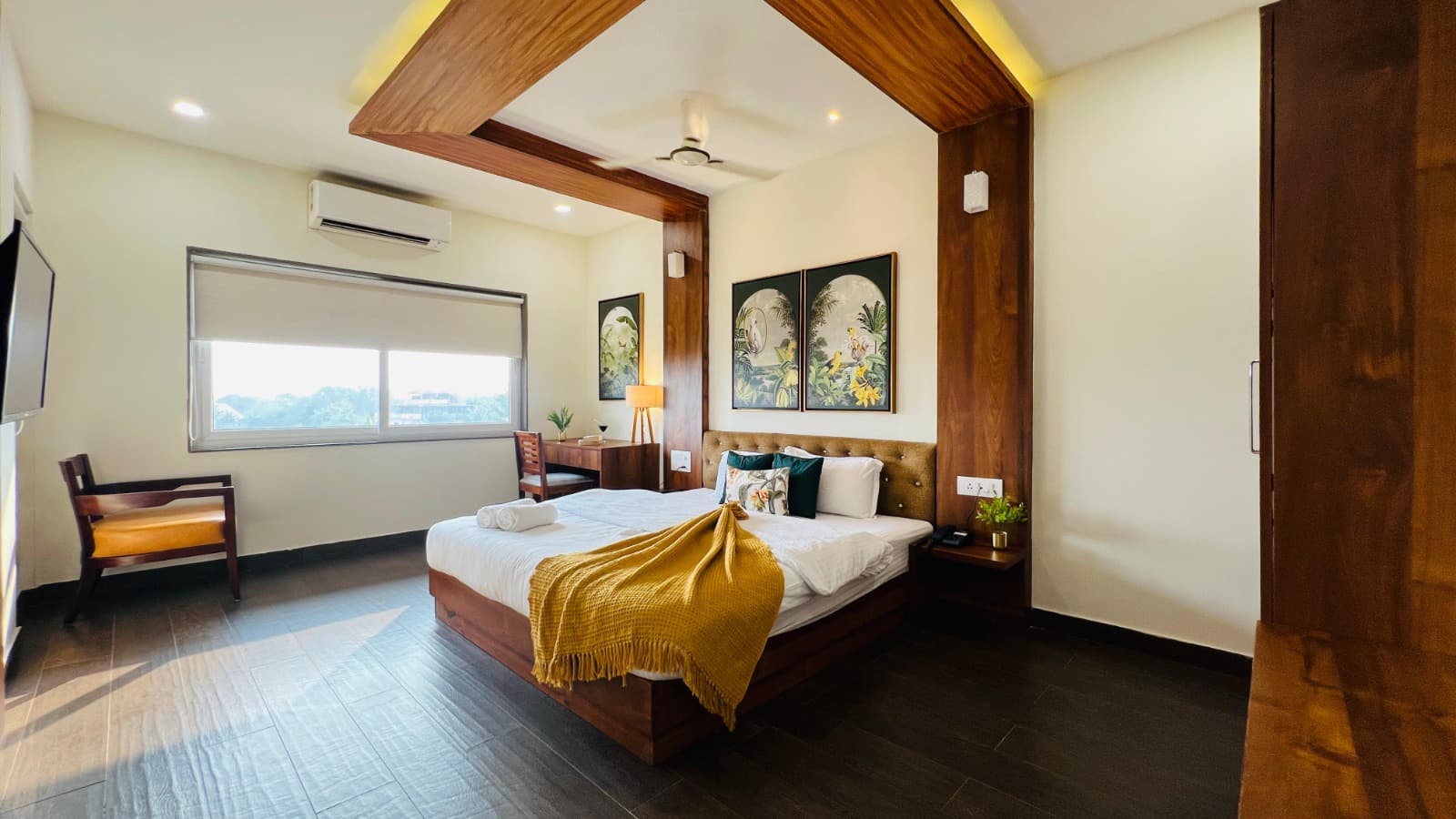 Premier Suite with Bathtub (504)