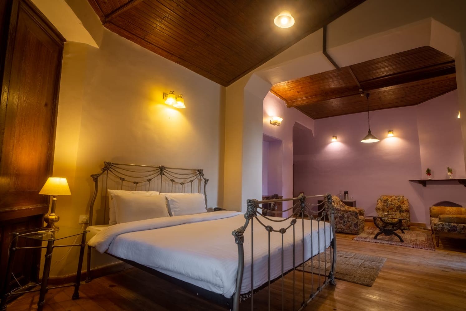 Emperior Suites Room