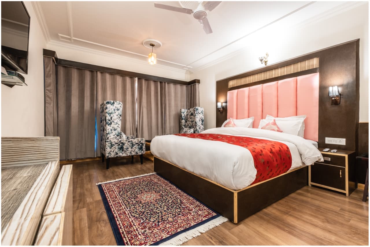 Premium Mount View Room