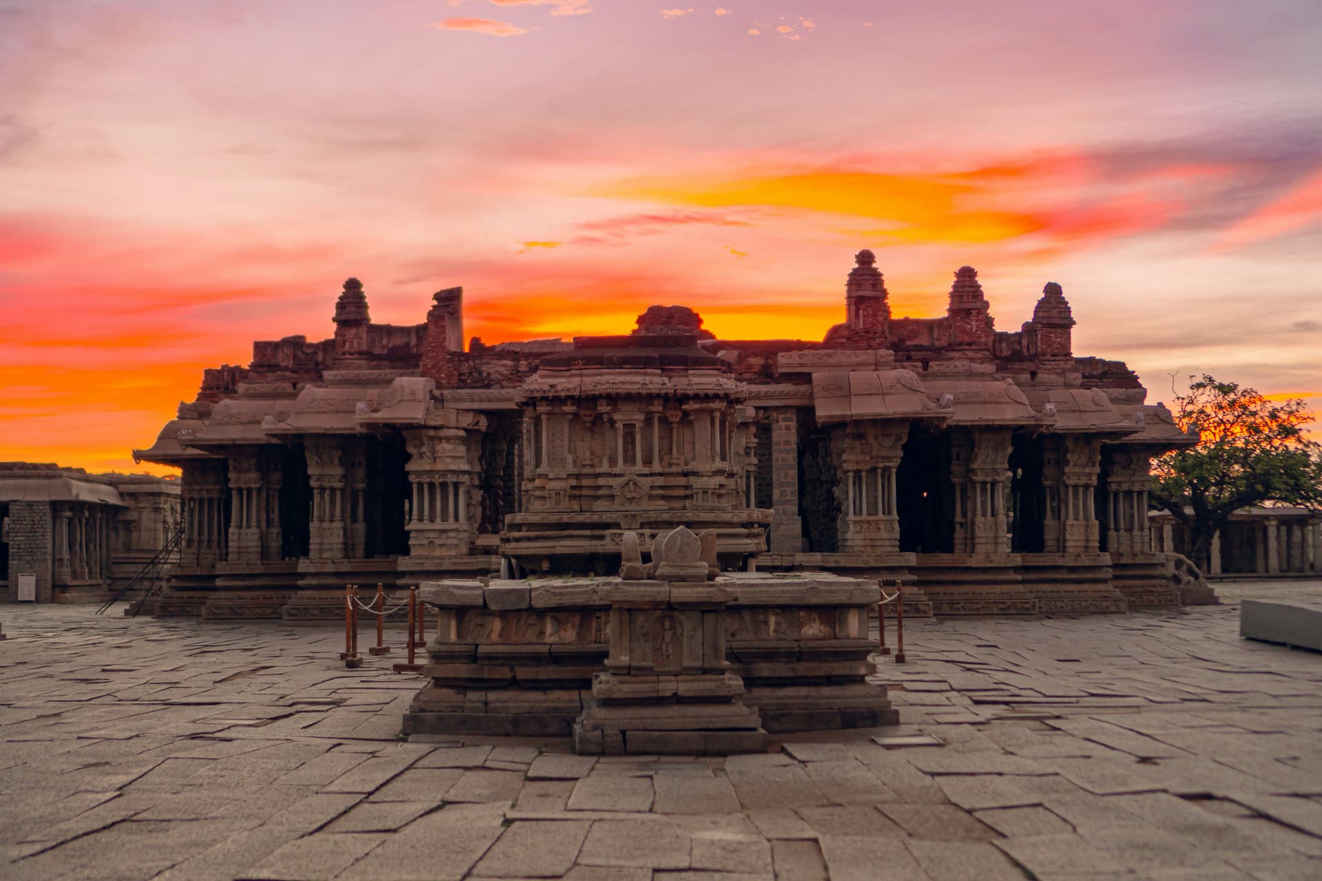 Hampi Heritage Escape — image 1