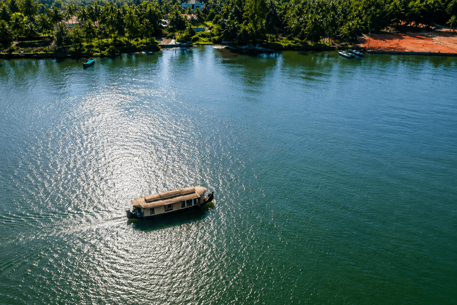 Kerala Holiday Tour – Munnar, Thekkady & Kumarakom — image 1